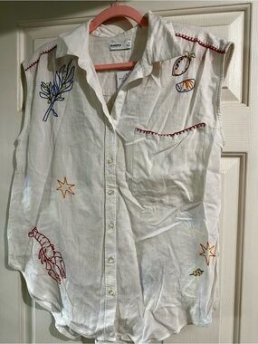 Sonoma White Top with Embroidered Accent